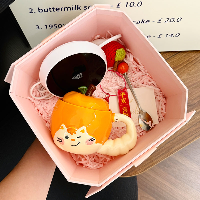 Quirky Apple Cat Ceramic Mug with Lid - Cute Fun Water Cup for Girls, Perfect Birthday Gift Idea Quirky Apple Cat Ceramic Mug with Lid - Cute Fun Water Cup for Girls, Perfect Birthday Gift Idea