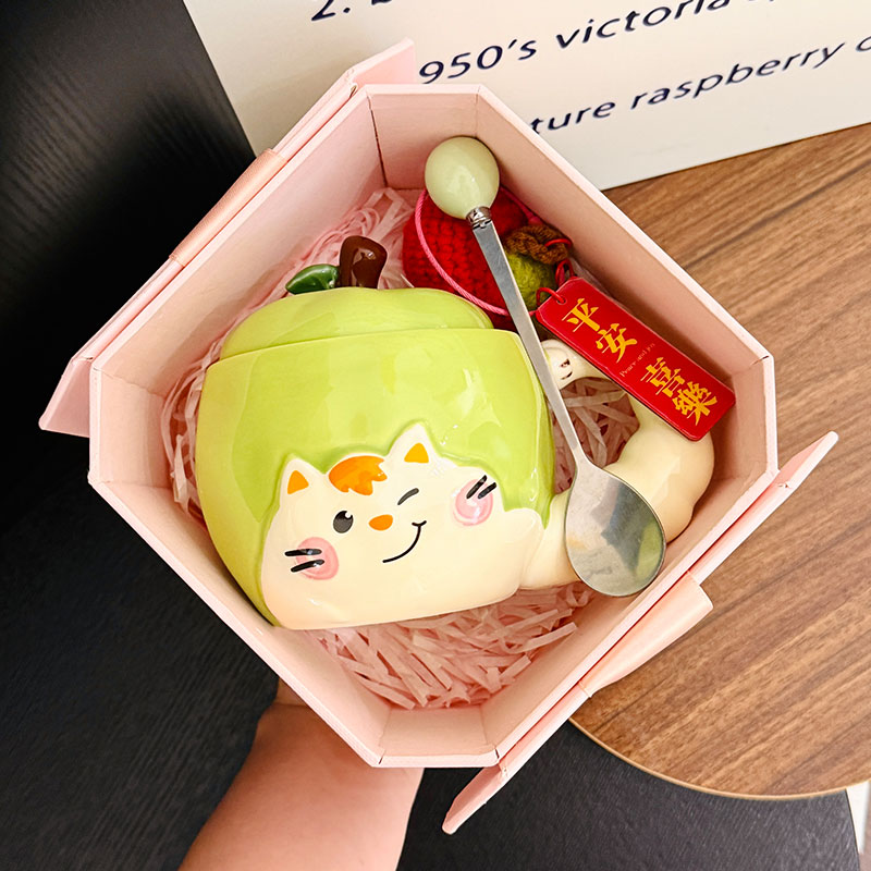 Quirky Apple Cat Ceramic Mug with Lid - Cute Fun Water Cup for Girls, Perfect Birthday Gift Idea Quirky Apple Cat Ceramic Mug with Lid - Cute Fun Water Cup for Girls, Perfect Birthday Gift Idea