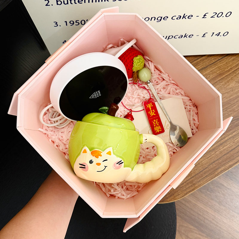 Quirky Apple Cat Ceramic Mug with Lid - Cute Fun Water Cup for Girls, Perfect Birthday Gift Idea Quirky Apple Cat Ceramic Mug with Lid - Cute Fun Water Cup for Girls, Perfect Birthday Gift Idea