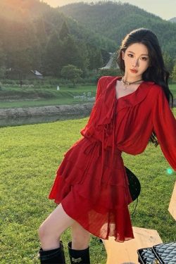 Red Lace Long Sleeve Top and High-Waisted Skirt Set for Women - Desert Photography Vacation Style