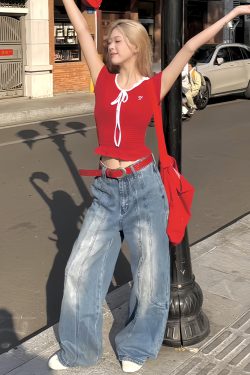 Red Lace V-Neck Short Sleeve Slim Fit Cropped T-Shirt for Summer - Unique Design for Spicy Girl Style