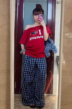 Red Off-Shoulder Short Sleeve Women's Summer T-Shirt with Sausage Dog Print - Casual Loose Fit Sexy American Style Top