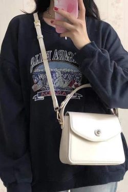 Red Retro-Style Small Square Handbag 2023, High-End Women's Crossbody Bag, Chic Shoulder Bag for Brides and Fashion Lovers