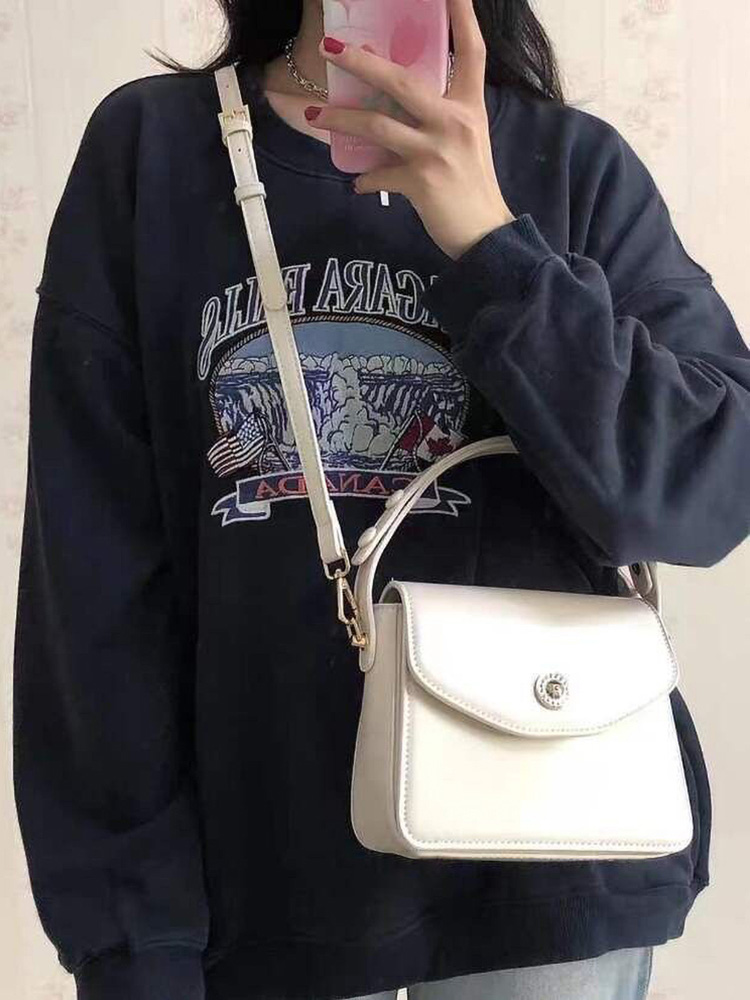 Red Retro-Style Small Square Handbag 2023, High-End Women's Crossbody Bag, Chic Shoulder Bag for Brides and Fashion Lovers Red Retro-Style Small Square Handbag 2023, High-End Women's Crossbody Bag, Chic Shoulder Bag for Brides and Fashion Lovers