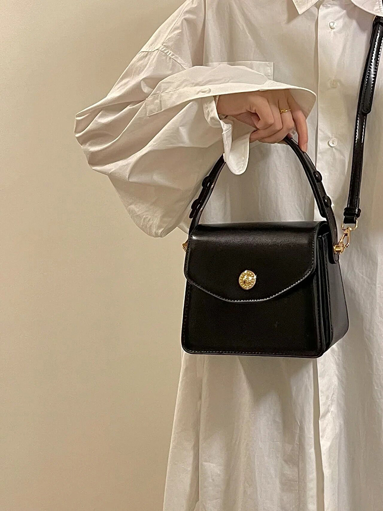 Red Retro-Style Small Square Handbag 2023, High-End Women's Crossbody Bag, Chic Shoulder Bag for Brides and Fashion Lovers Red Retro-Style Small Square Handbag 2023, High-End Women's Crossbody Bag, Chic Shoulder Bag for Brides and Fashion Lovers