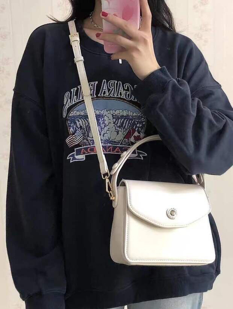 Red Retro-Style Small Square Handbag 2023, High-End Women's Crossbody Bag, Chic Shoulder Bag for Brides and Fashion Lovers Red Retro-Style Small Square Handbag 2023, High-End Women's Crossbody Bag, Chic Shoulder Bag for Brides and Fashion Lovers