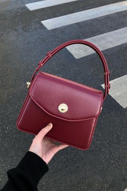 Red Retro-Style Small Square Handbag 2023, High-End Women's Crossbody Bag, Chic Shoulder Bag for Brides and Fashion Lovers