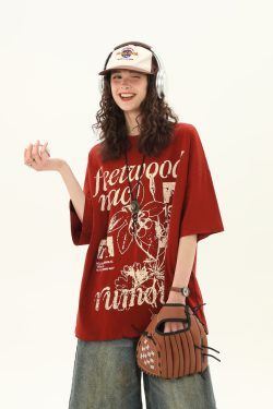 Red Short-Sleeve T-Shirt for Women with Retro Letter Print, Loose Fit College Style, Casual 90s Inspired Top