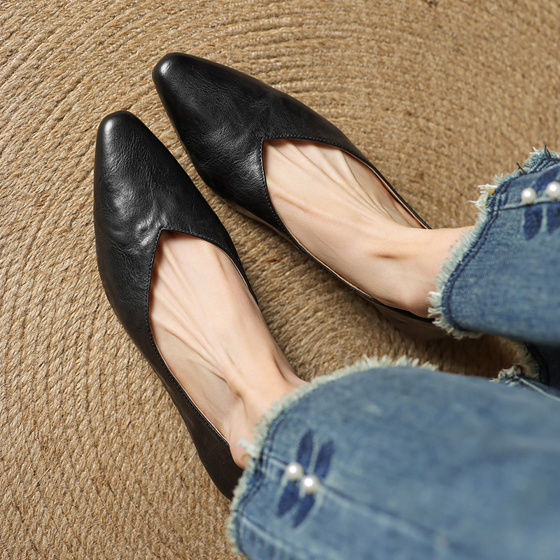 Red V-Shaped Slim-Fit Handmade Genuine Leather Slip-On Boat Shoes for Women - Stylish Artistic Design, Perfect for Chic Casual Looks Red V-Shaped Slim-Fit Handmade Genuine Leather Slip-On Boat Shoes for Women - Stylish Artistic Design, Perfect for Chic Casual Looks