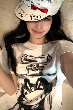 Relaxed Cat Sauce White Oversized Short Sleeve T-Shirt for Women - Casual and Comfy Graphic Tee