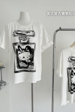 Relaxed Cat Sauce White Oversized Short Sleeve T-Shirt for Women - Casual and Comfy Graphic Tee