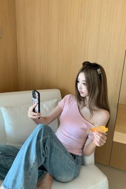 Relaxed Style Asymmetrical Shoulder Strap Short Sleeve T-Shirt for Women - Summer Slim Fit Top with Chest Pad