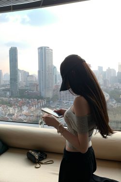 Relaxed Style Asymmetrical Shoulder Strap Short Sleeve T-Shirt for Women - Summer Slim Fit Top with Chest Pad