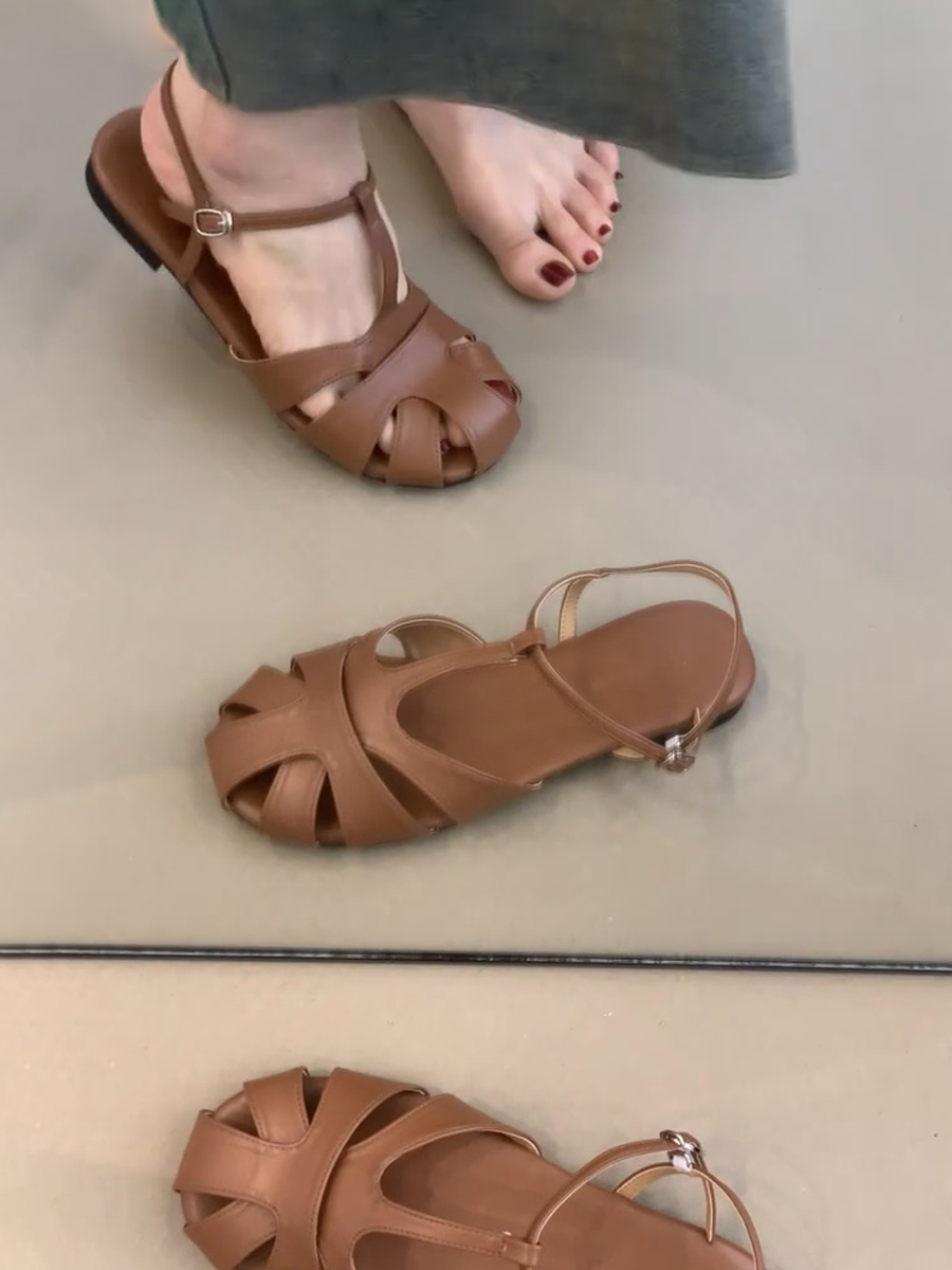 Retro Artistic Hollow-Out Buckle Sandals for Women - Sheepskin Woven Flat Roman Shoes, Casual Pig Cage Style Retro Artistic Hollow-Out Buckle Sandals for Women - Sheepskin Woven Flat Roman Shoes, Casual Pig Cage Style