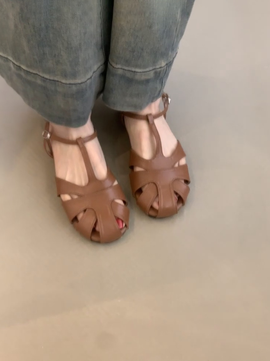 Retro Artistic Hollow-Out Buckle Sandals for Women - Sheepskin Woven Flat Roman Shoes, Casual Pig Cage Style Retro Artistic Hollow-Out Buckle Sandals for Women - Sheepskin Woven Flat Roman Shoes, Casual Pig Cage Style