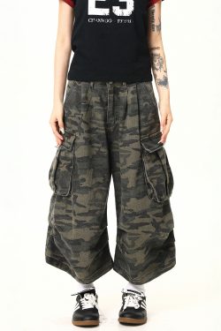 Retro Camouflage Wide-Leg Work Pants for Men & Women - Loose Straight Seven-Point Shorts, Street Style, 90s Inspired