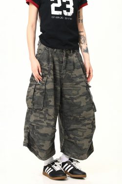 Retro Camouflage Wide-Leg Work Pants for Men & Women - Loose Straight Seven-Point Shorts, Street Style, 90s Inspired