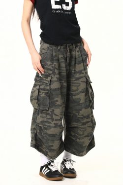 Retro Camouflage Wide-Leg Work Pants for Men & Women - Loose Straight Seven-Point Shorts, Street Style, 90s Inspired