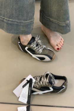 Retro Casual Color-Blocking Lace-Up Cowhide Training Shoes for Women - Flat Sports Footwear for Outdoor Running