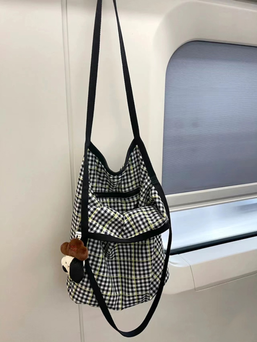 Retro Checkered Large Capacity Water Bucket Bag - Black and White Plaid Commuter Tote, Hand-Held Canvas Shopping Bag Retro Checkered Large Capacity Water Bucket Bag - Black and White Plaid Commuter Tote, Hand-Held Canvas Shopping Bag