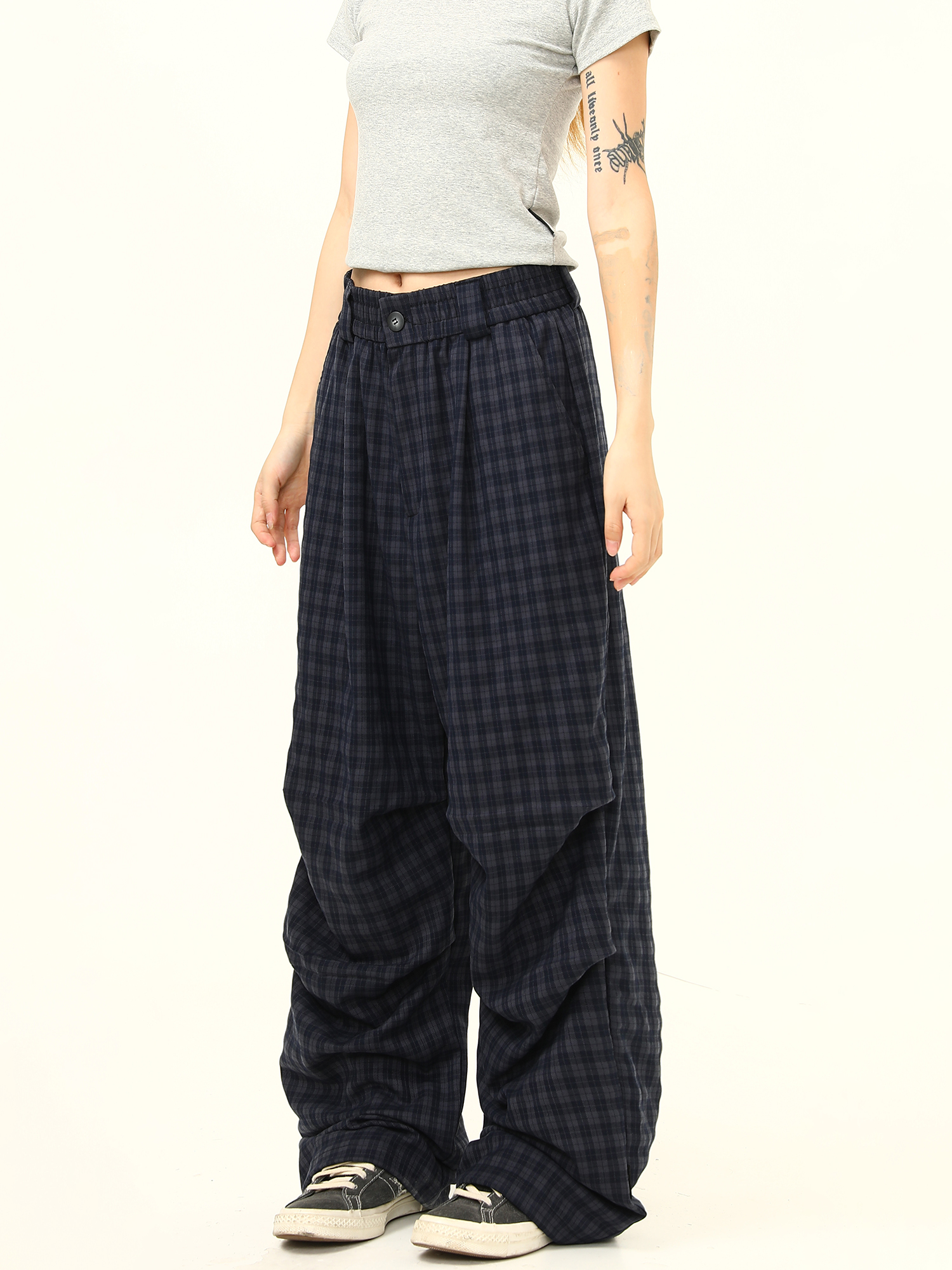 Retro Checkered Pleated Loose Drape Pants for Women - Stylish Casual Trousers, 90s Inspired Fashion Retro Checkered Pleated Loose Drape Pants for Women - Stylish Casual Trousers, 90s Inspired Fashion