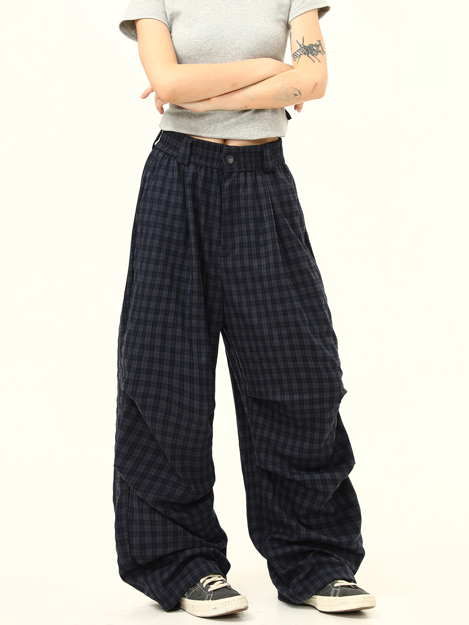 Retro Checkered Pleated Loose Drape Pants for Women - Stylish Casual Trousers, 90s Inspired Fashion Retro Checkered Pleated Loose Drape Pants for Women - Stylish Casual Trousers, 90s Inspired Fashion