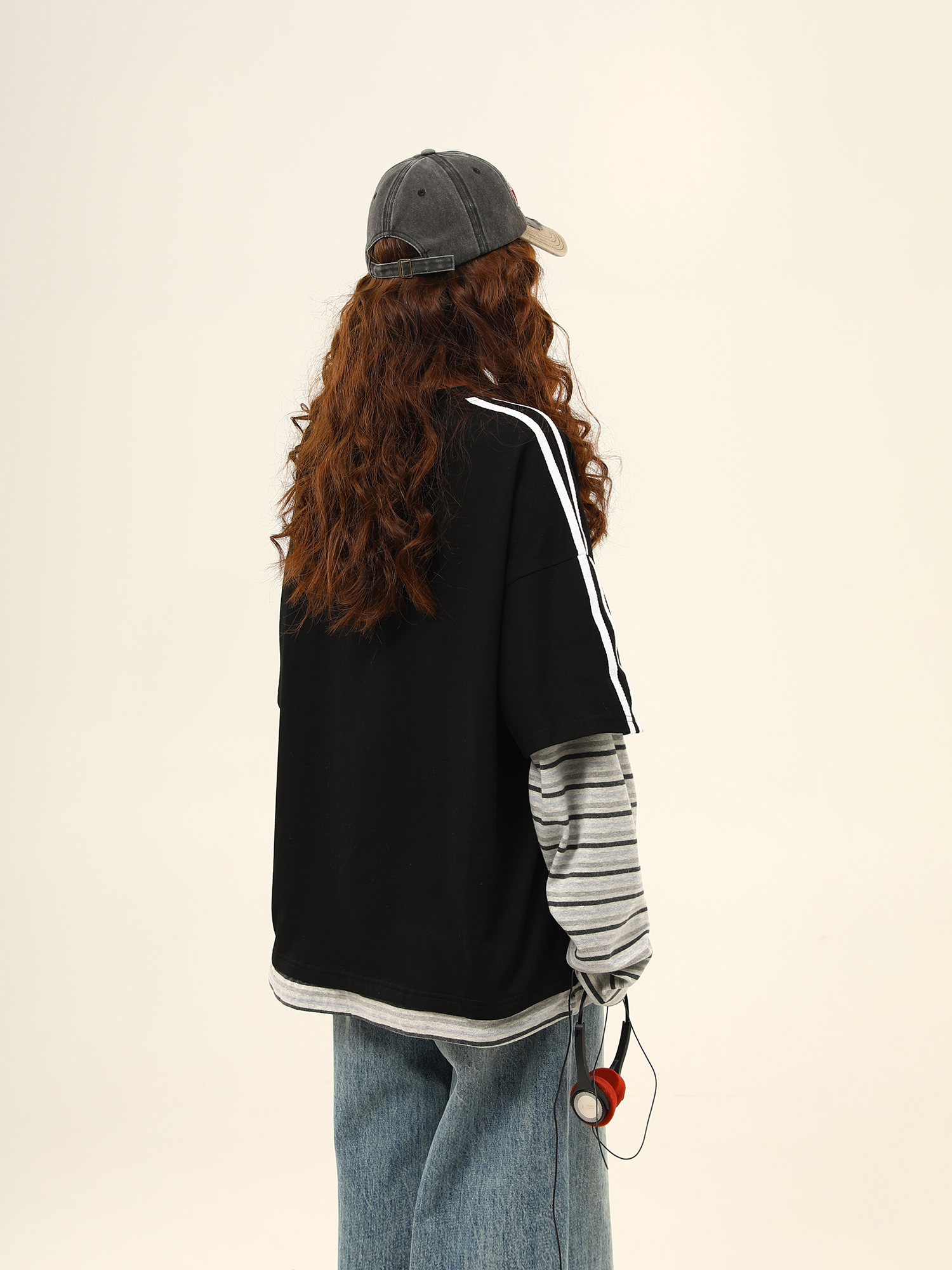 Retro Color-Blocking Loose-Fit Round Neck Long Sleeve T-Shirt for Women - Casual Spring Style, Two-Piece Look Retro Color-Blocking Loose-Fit Round Neck Long Sleeve T-Shirt for Women - Casual Spring Style, Two-Piece Look