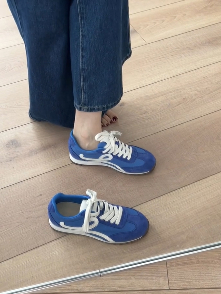 Retro Cowhide Color-Blocking Lace-Up Casual Sports Shoes for Women - Versatile Flat White Sneakers in Trendy Style Retro Cowhide Color-Blocking Lace-Up Casual Sports Shoes for Women - Versatile Flat White Sneakers in Trendy Style