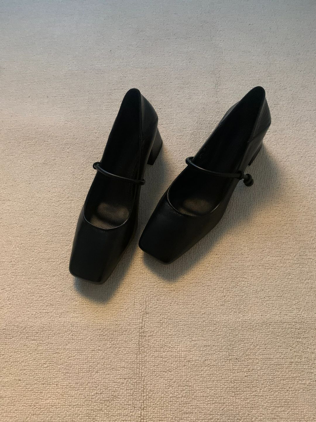 Retro Cowhide High-Heeled Mary Jane Shoes with Square Toe and Single Strap - French Style Chunky Heel Commuter Flats Retro Cowhide High-Heeled Mary Jane Shoes with Square Toe and Single Strap - French Style Chunky Heel Commuter Flats