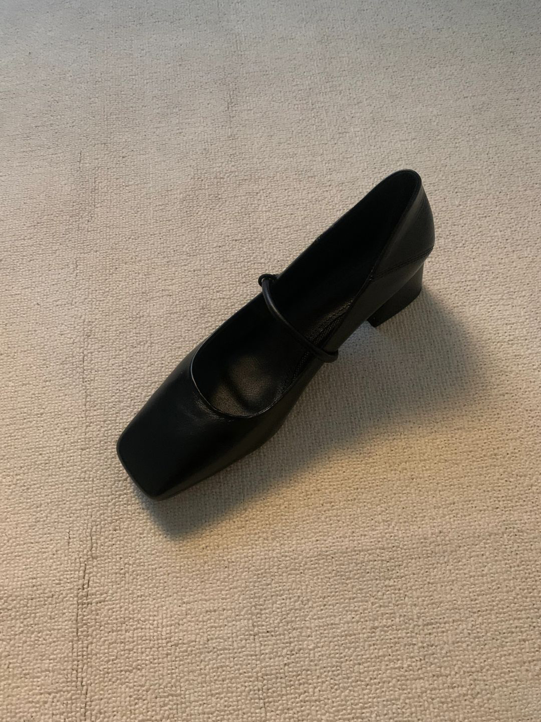 Retro Cowhide High-Heeled Mary Jane Shoes with Square Toe and Single Strap - French Style Chunky Heel Commuter Flats Retro Cowhide High-Heeled Mary Jane Shoes with Square Toe and Single Strap - French Style Chunky Heel Commuter Flats