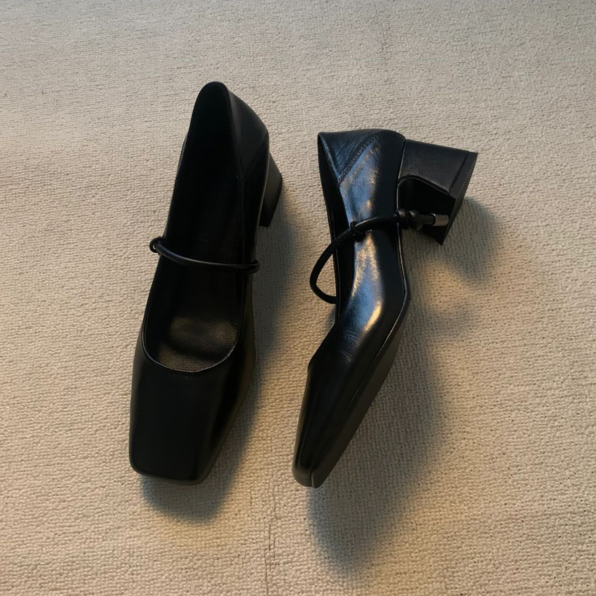 Retro Cowhide High-Heeled Mary Jane Shoes with Square Toe and Single Strap - French Style Chunky Heel Commuter Flats Retro Cowhide High-Heeled Mary Jane Shoes with Square Toe and Single Strap - French Style Chunky Heel Commuter Flats