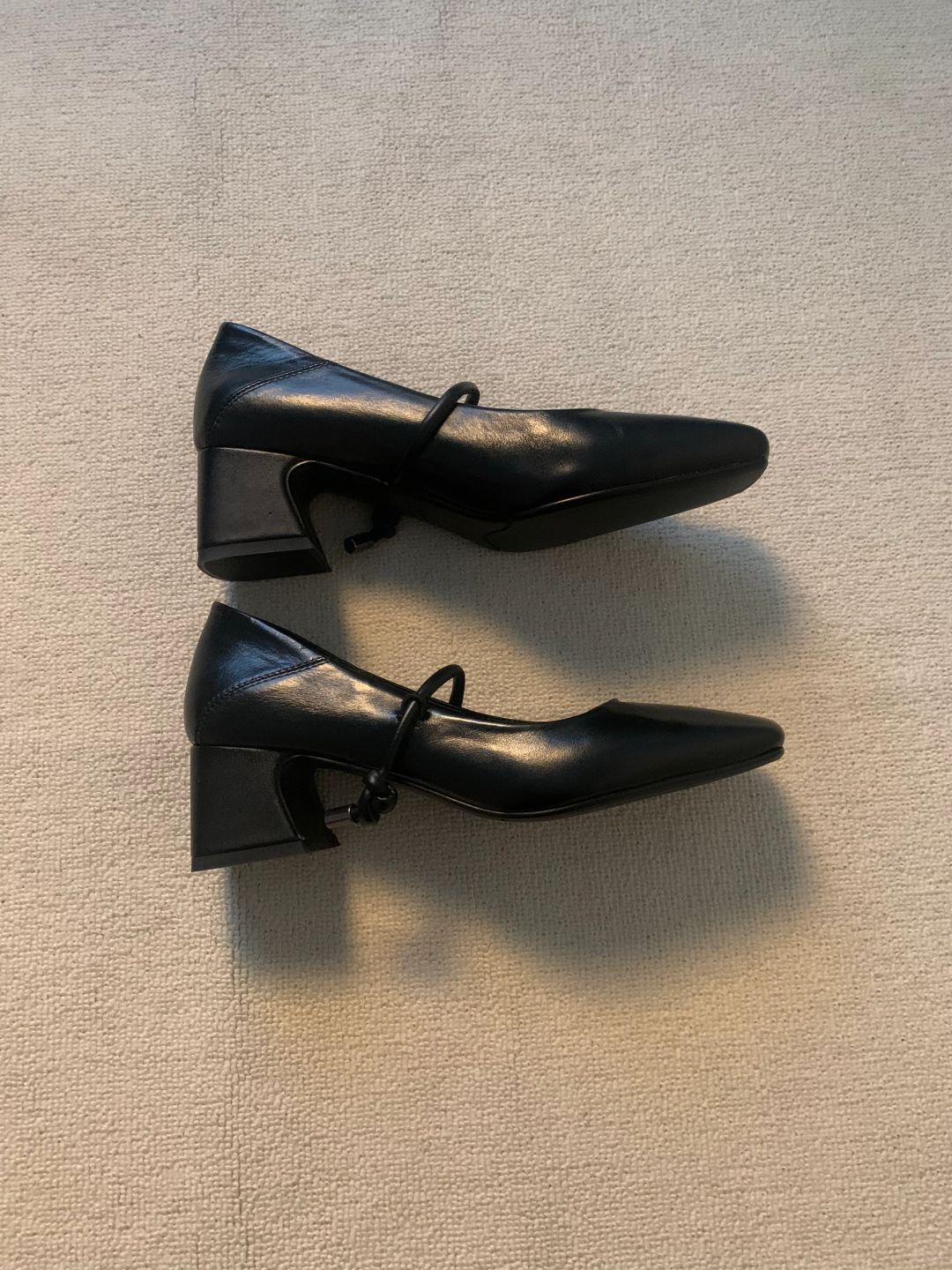 Retro Cowhide High-Heeled Mary Jane Shoes with Square Toe and Single Strap - French Style Chunky Heel Commuter Flats Retro Cowhide High-Heeled Mary Jane Shoes with Square Toe and Single Strap - French Style Chunky Heel Commuter Flats