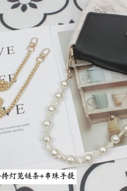 Retro Crossbody Underarm Bag for Women - Vintage Chinese-Style Hanfu Design, 2023 Trendy Niche Fashion Accessory