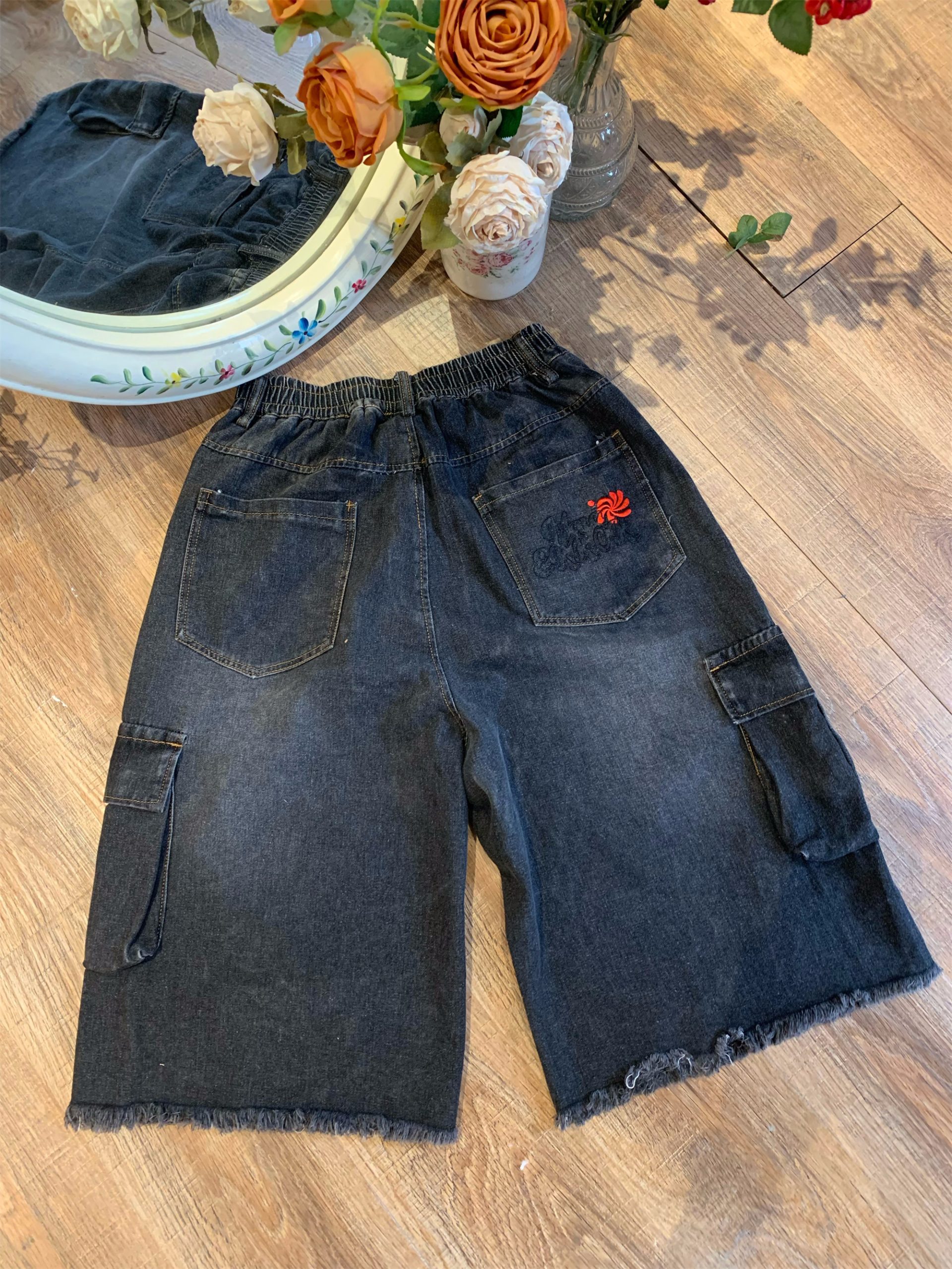 Retro Denim Work Capris with Cat Whiskers, Big Pockets, Embroidery, Wide-Leg Loose Fit Pants for Casual Y2K Style Retro Denim Work Capris with Cat Whiskers, Big Pockets, Embroidery, Wide-Leg Loose Fit Pants for Casual Y2K Style