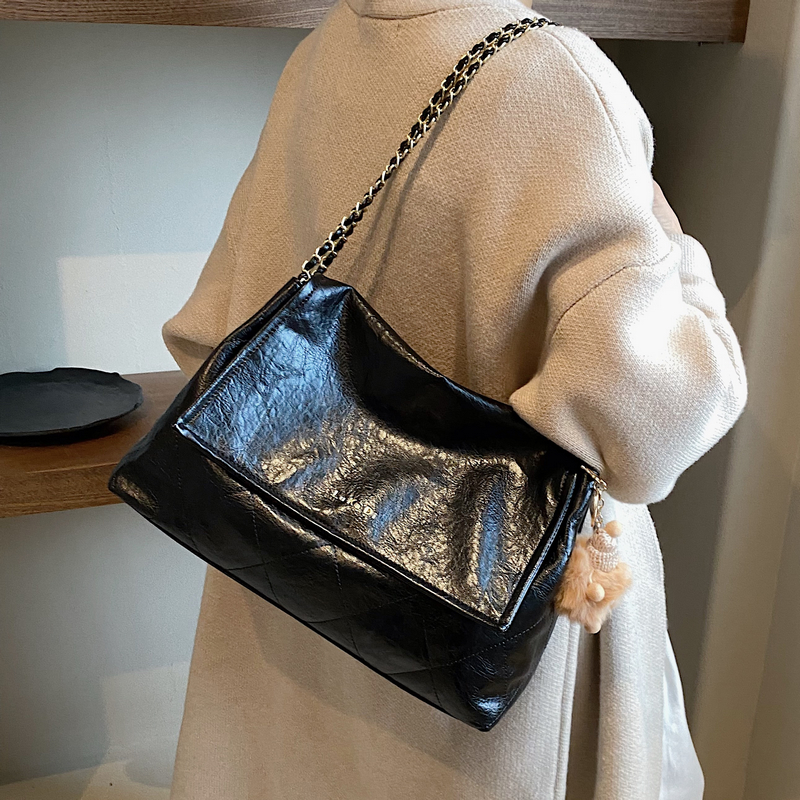 Retro Diamond Quilted Chain Shoulder Bag - Large Oil Wax Leather Handbag for Women, Trendy 2025 Casual Commuter Tote Retro Diamond Quilted Chain Shoulder Bag - Large Oil Wax Leather Handbag for Women, Trendy 2025 Casual Commuter Tote