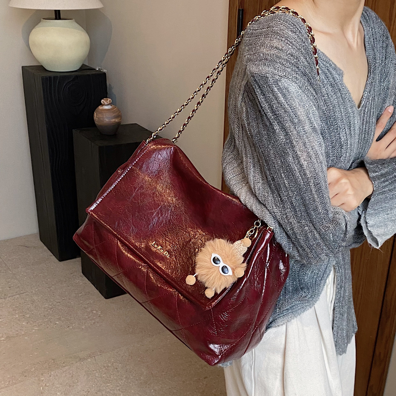 Retro Diamond Quilted Chain Shoulder Bag - Large Oil Wax Leather Handbag for Women, Trendy 2025 Casual Commuter Tote Retro Diamond Quilted Chain Shoulder Bag - Large Oil Wax Leather Handbag for Women, Trendy 2025 Casual Commuter Tote