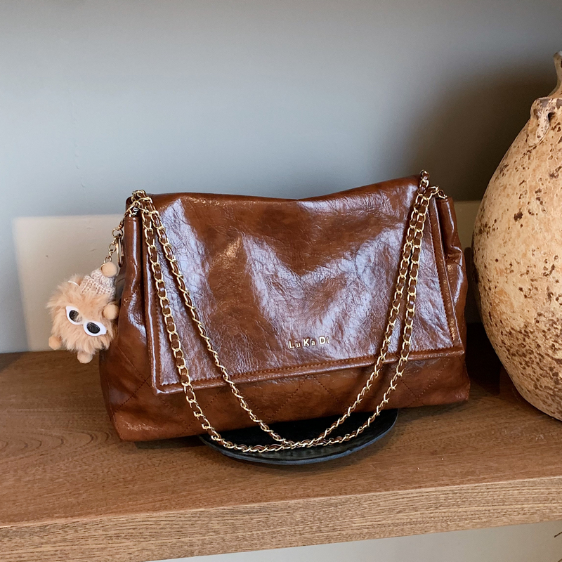 Retro Diamond Quilted Chain Shoulder Bag - Large Oil Wax Leather Handbag for Women, Trendy 2025 Casual Commuter Tote Retro Diamond Quilted Chain Shoulder Bag - Large Oil Wax Leather Handbag for Women, Trendy 2025 Casual Commuter Tote