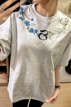 Retro Embroidered Floral Gray Short Sleeve T-Shirt for Women - Summer 2025 High-End Design, Trendy Y2K Style