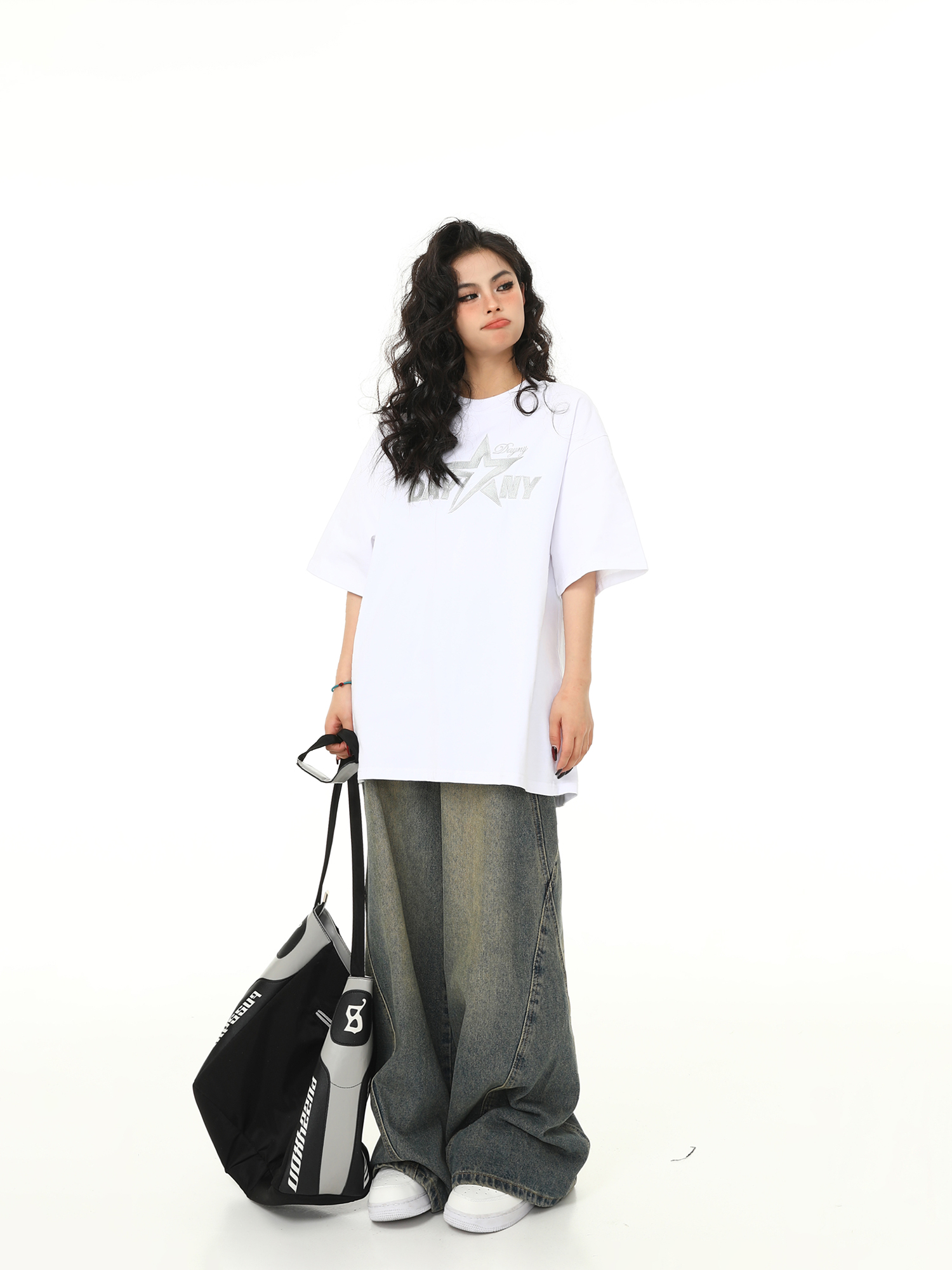 Retro Embroidered Letter Short-Sleeve T-Shirt for Men and Women, Oversized Couple Style, Vintage 90s American Fashion Retro Embroidered Letter Short-Sleeve T-Shirt for Men and Women, Oversized Couple Style, Vintage 90s American Fashion