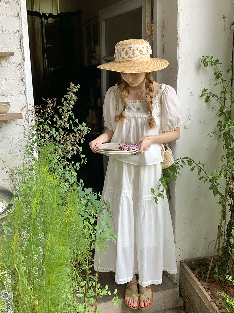 Retro Embroidered Square Neck Puff Sleeve Top and Women's Summer Ramie Half Skirt Set - Vintage Style Outfit Retro Embroidered Square Neck Puff Sleeve Top and Women's Summer Ramie Half Skirt Set - Vintage Style Outfit