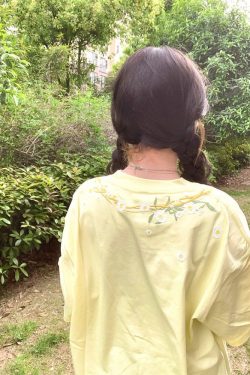 Retro Floral Embroidered Milk Yellow Short Sleeve T-Shirt for Women - Summer 2025 Trendy Half Sleeve Age-Reducing Top