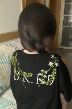 Retro Floral Embroidered Short Sleeve T-Shirt for Girls - Summer Trendy Top for Middle and High School Students