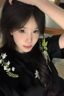 Retro Floral Embroidered Short Sleeve T-Shirt for Girls - Summer Trendy Top for Middle and High School Students