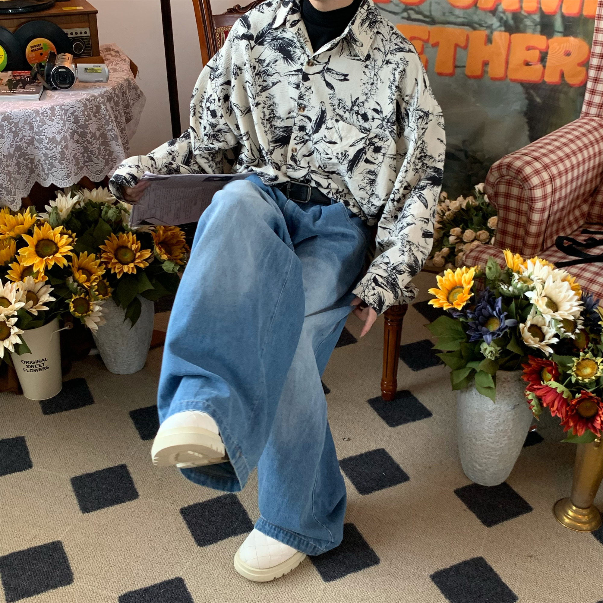 Retro Floral Long Sleeve Shirt - Handmade Watercolor Design, Autumn Style, Loose Fit, Versatile High-End Fashion Retro Floral Long Sleeve Shirt - Handmade Watercolor Design, Autumn Style, Loose Fit, Versatile High-End Fashion