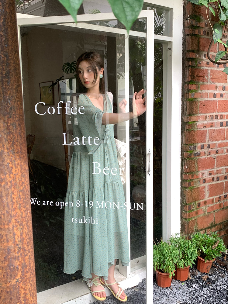 Retro Floral V-Neck Chiffon Dress for Women - Summer Loose Mid-Sleeve Flared Skirt, Vintage Style, Perfect for 90s and Y2K Fashion Retro Floral V-Neck Chiffon Dress for Women - Summer Loose Mid-Sleeve Flared Skirt, Vintage Style, Perfect for 90s and Y2K Fashion