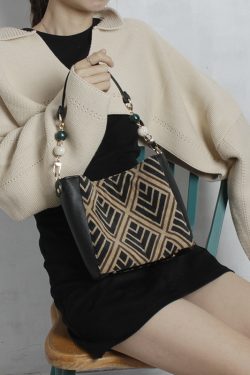 Retro Geometric Stripe Crossbody Handbag for Women - Unique Design, Versatile Spring/Summer Style