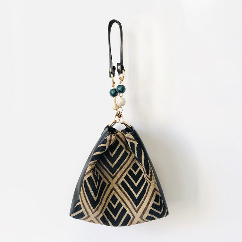 Retro Geometric Stripe Crossbody Handbag for Women - Unique Design, Versatile Spring/Summer Style Retro Geometric Stripe Crossbody Handbag for Women - Unique Design, Versatile Spring/Summer Style