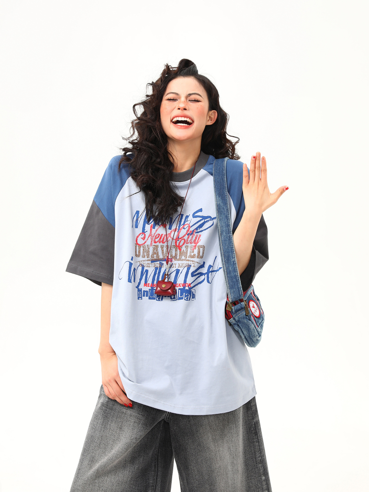 Retro Graffiti Letter Color-Blocking Raglan Short-Sleeve T-Shirt for Women - Unique American 90s Style Graphic Tee Retro Graffiti Letter Color-Blocking Raglan Short-Sleeve T-Shirt for Women - Unique American 90s Style Graphic Tee