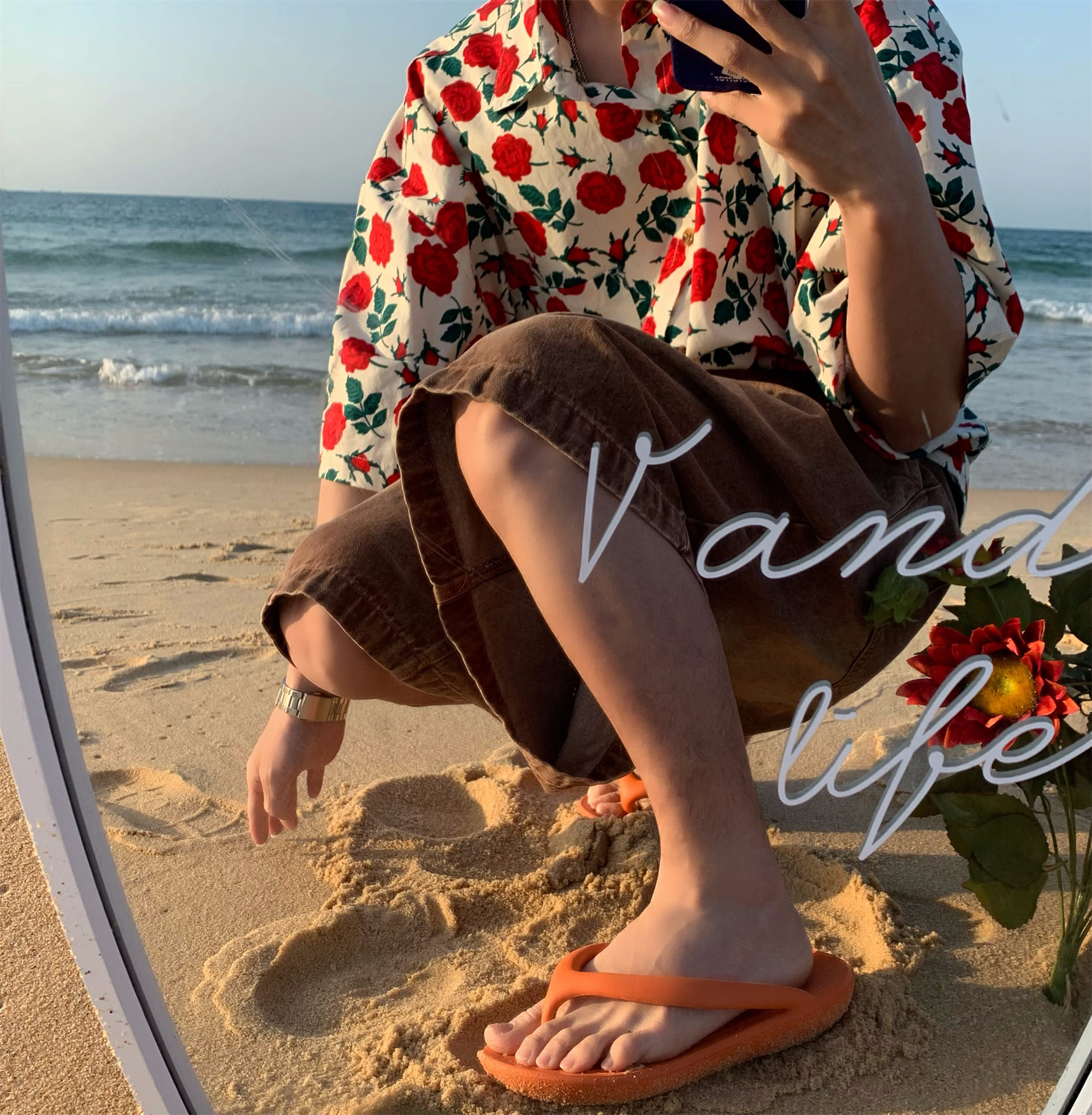 Retro Hawaiian Rose Print Short Sleeve Shirt - Vintage Couple Top in Hong Kong Style for Summer Beach Vibes Retro Hawaiian Rose Print Short Sleeve Shirt - Vintage Couple Top in Hong Kong Style for Summer Beach Vibes