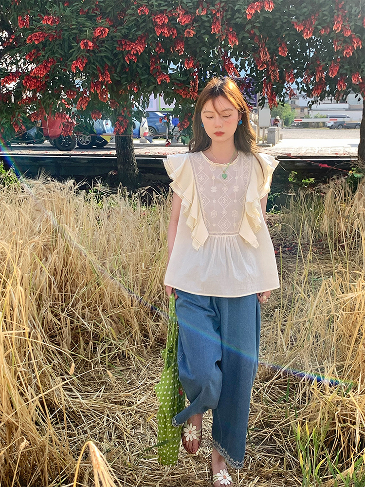 Retro High-Waisted Denim Pants with Lace Trim - Women's Wide-Leg Summer Trousers, Vintage Sea Heartbeat Embroidery Retro High-Waisted Denim Pants with Lace Trim - Women's Wide-Leg Summer Trousers, Vintage Sea Heartbeat Embroidery